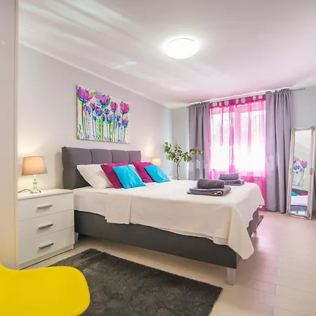Apartments Canaria Pula Exterior photo